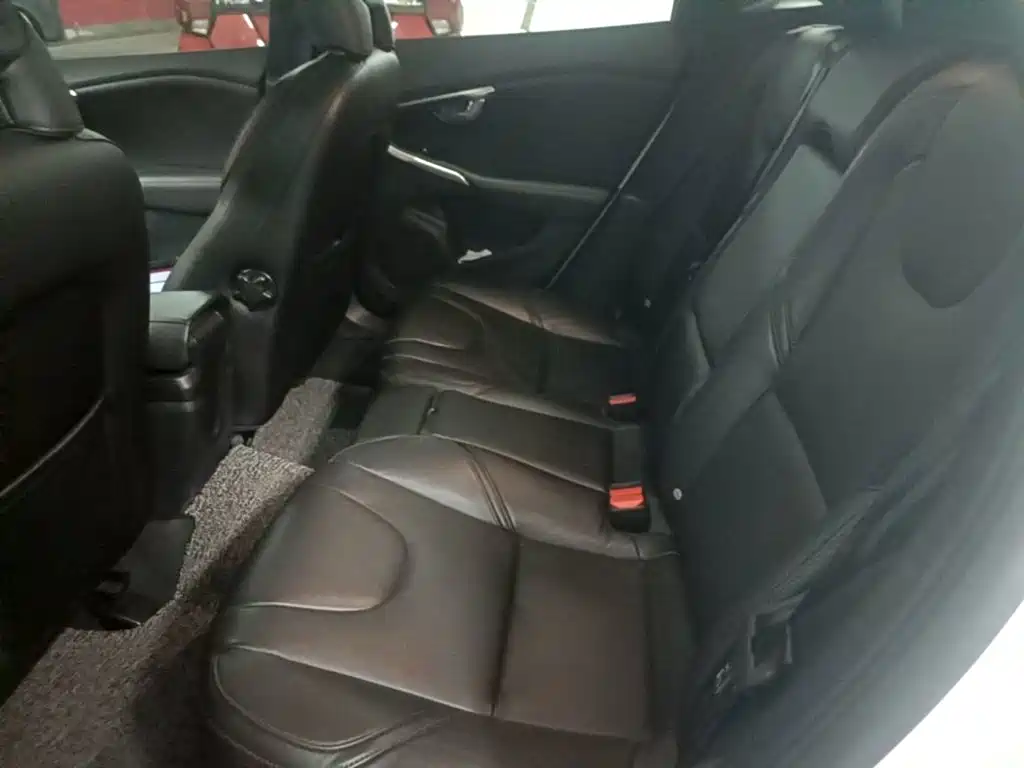 Volvo V40 2017 2018 T3 R-Design Edition