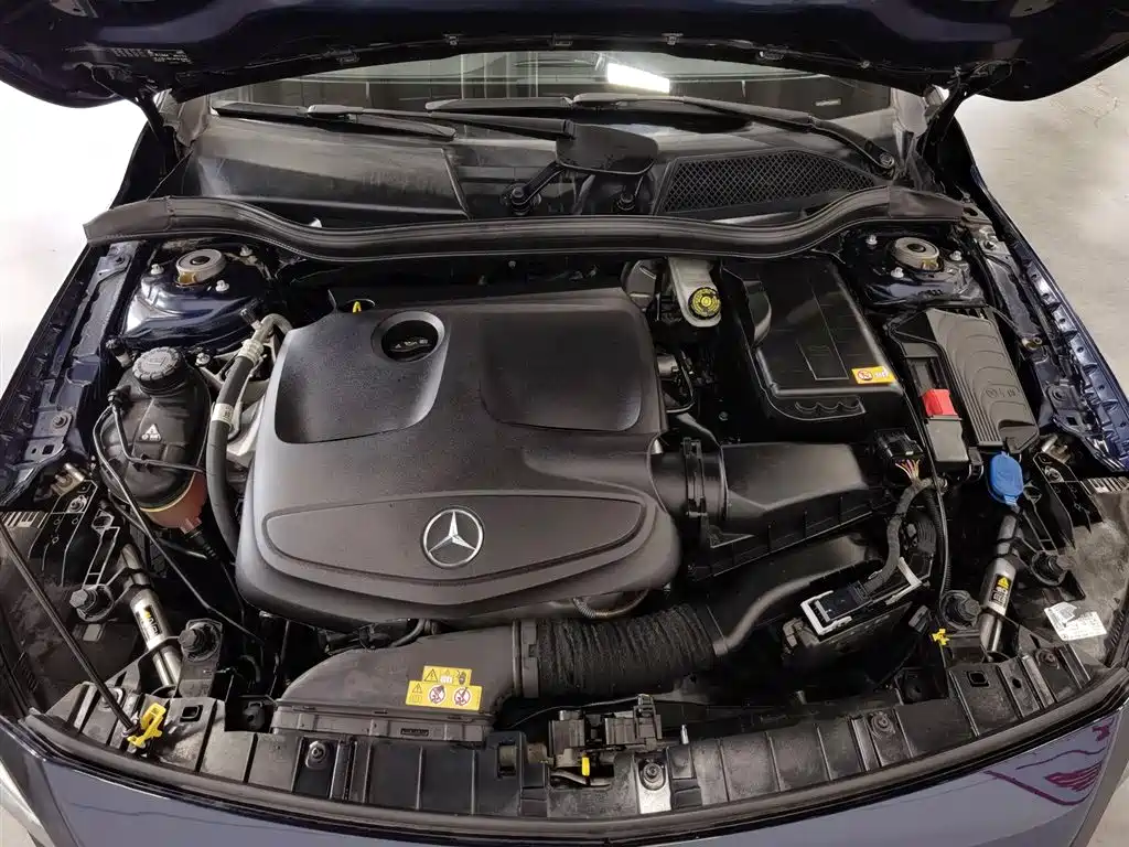 Mercedes-Benz GLA 2015 GLA 220 4MATIC Fashion Edition фото 6