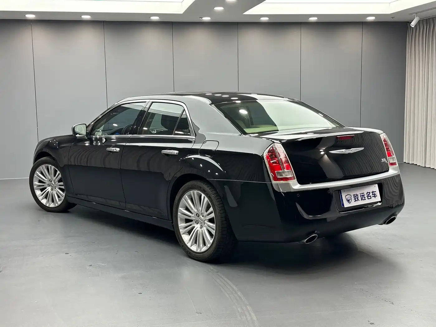 Chrysler 300C (Import) 2013 2013 3.6L Premium Edition