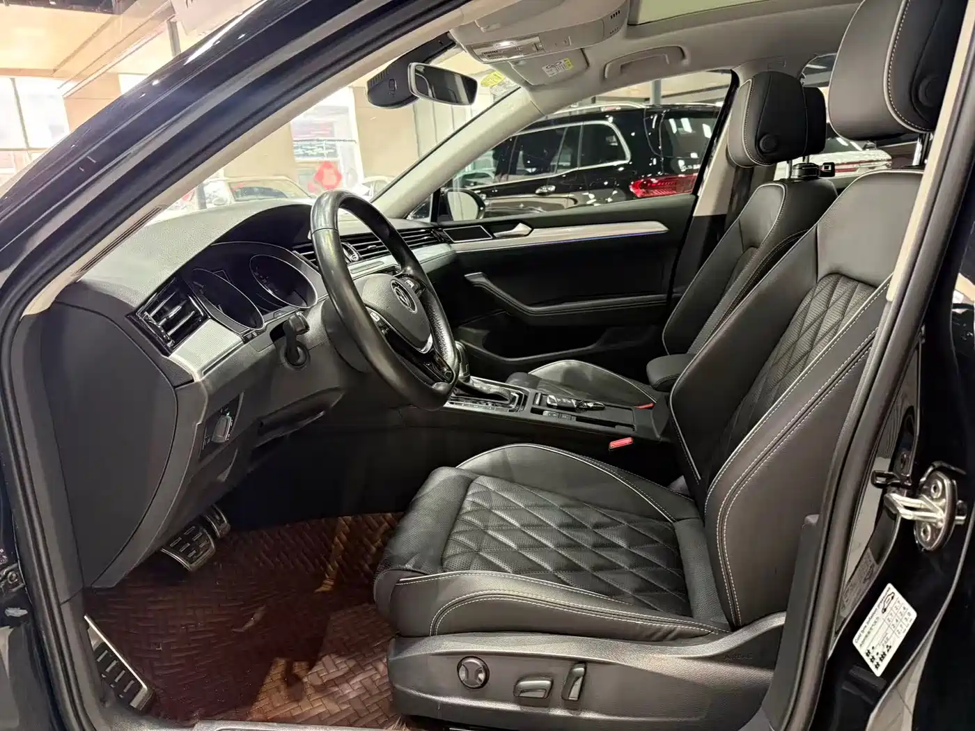 VOLKSWAGEN MAGOTAN GTE PLUG IN HYBRID