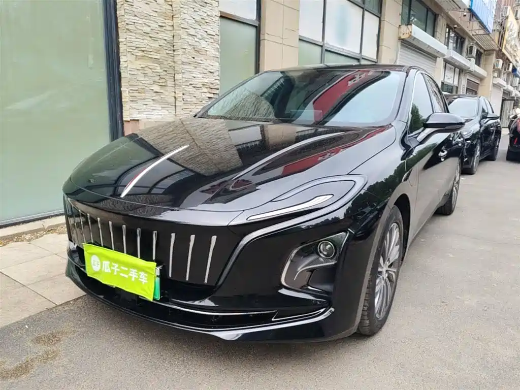Hongqi E-QM5 2022 431km Charging Enjoyment Edition фото 2