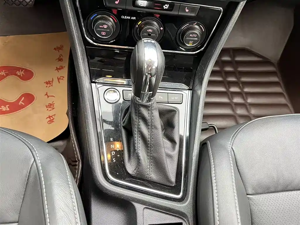 Volkswagen Lavida 2015 230TSI DSG Luxury Edition фото 14
