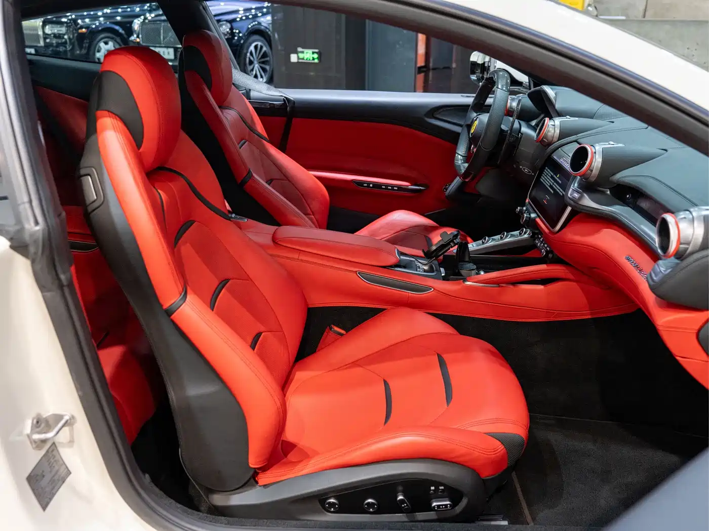 Ferrari GTC4Lusso 2018 2017 3.9T V8