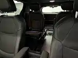 Photo 7 - Toyota Sienna