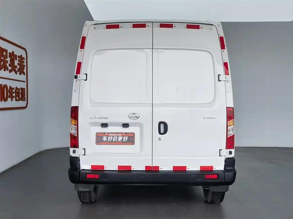 SAIC Maxus Xintu V80 2020 2.5T Manual Classic City Delivery King Short Wheelbase Medium Roof 2/3-seater фото 4
