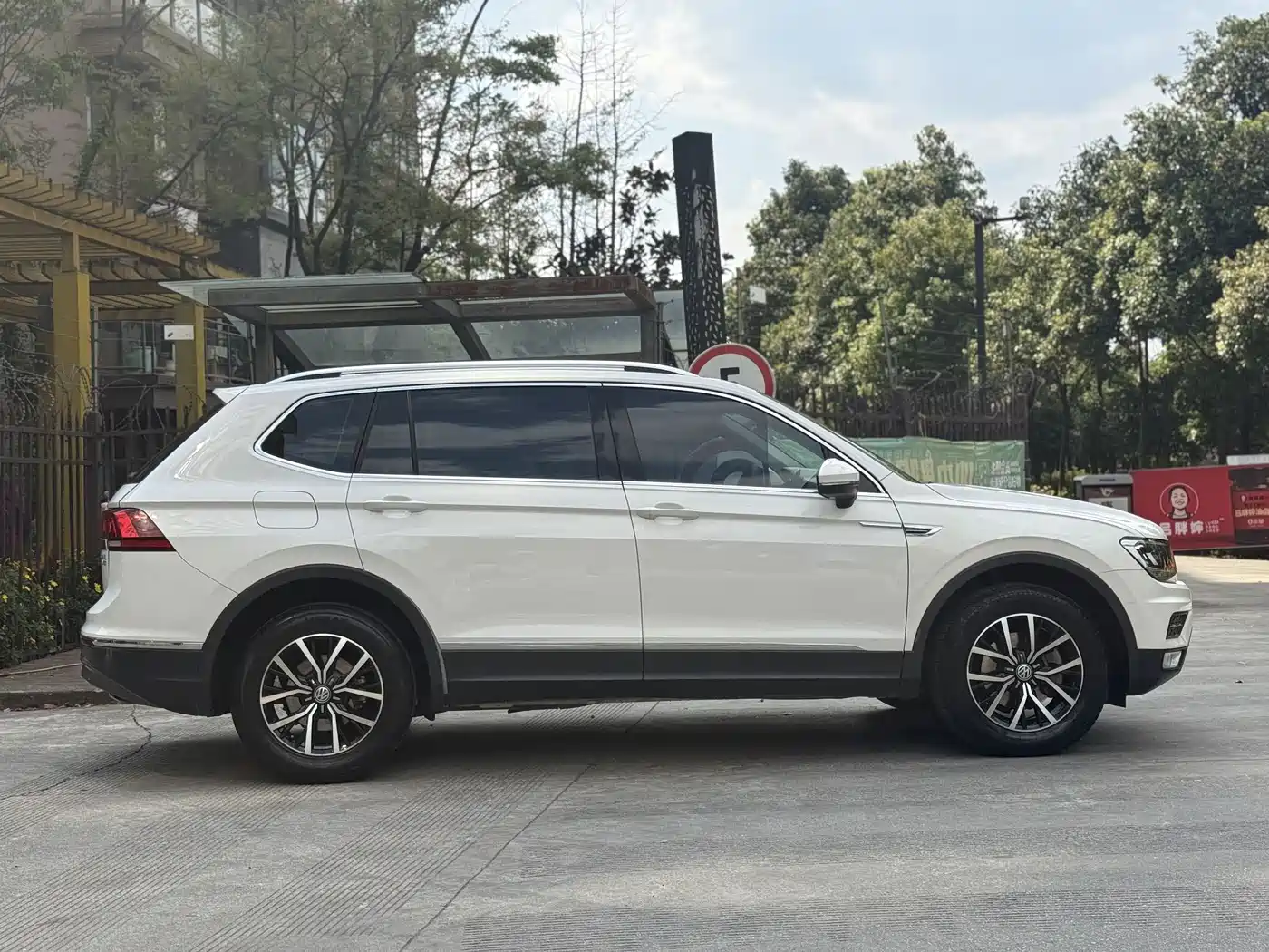 Volkswagen Tiguan L 2018 330TSI Automatic 2WD Comfort Edition фото 4