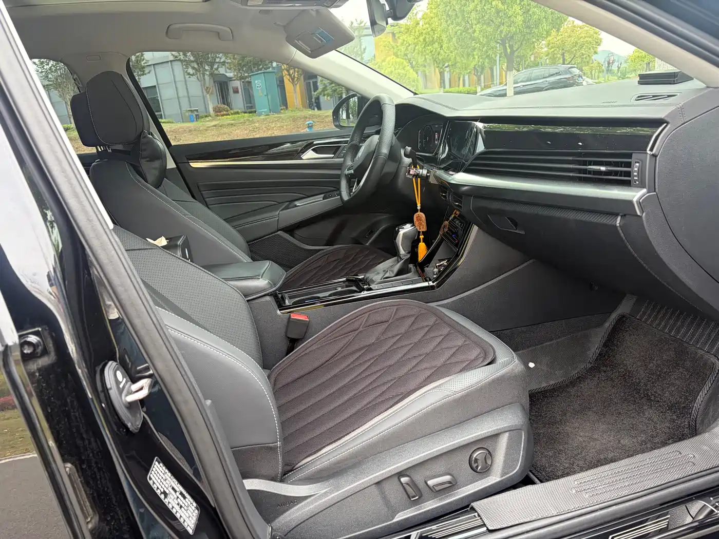 Volkswagen Passat 2025 Outstanding 380TSI Starlight Dragon Soaring Edition фото 23