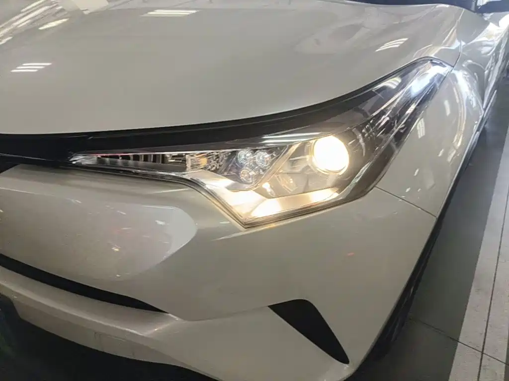 Toyota C-HR 2019 2020 Model 2.0L Leading