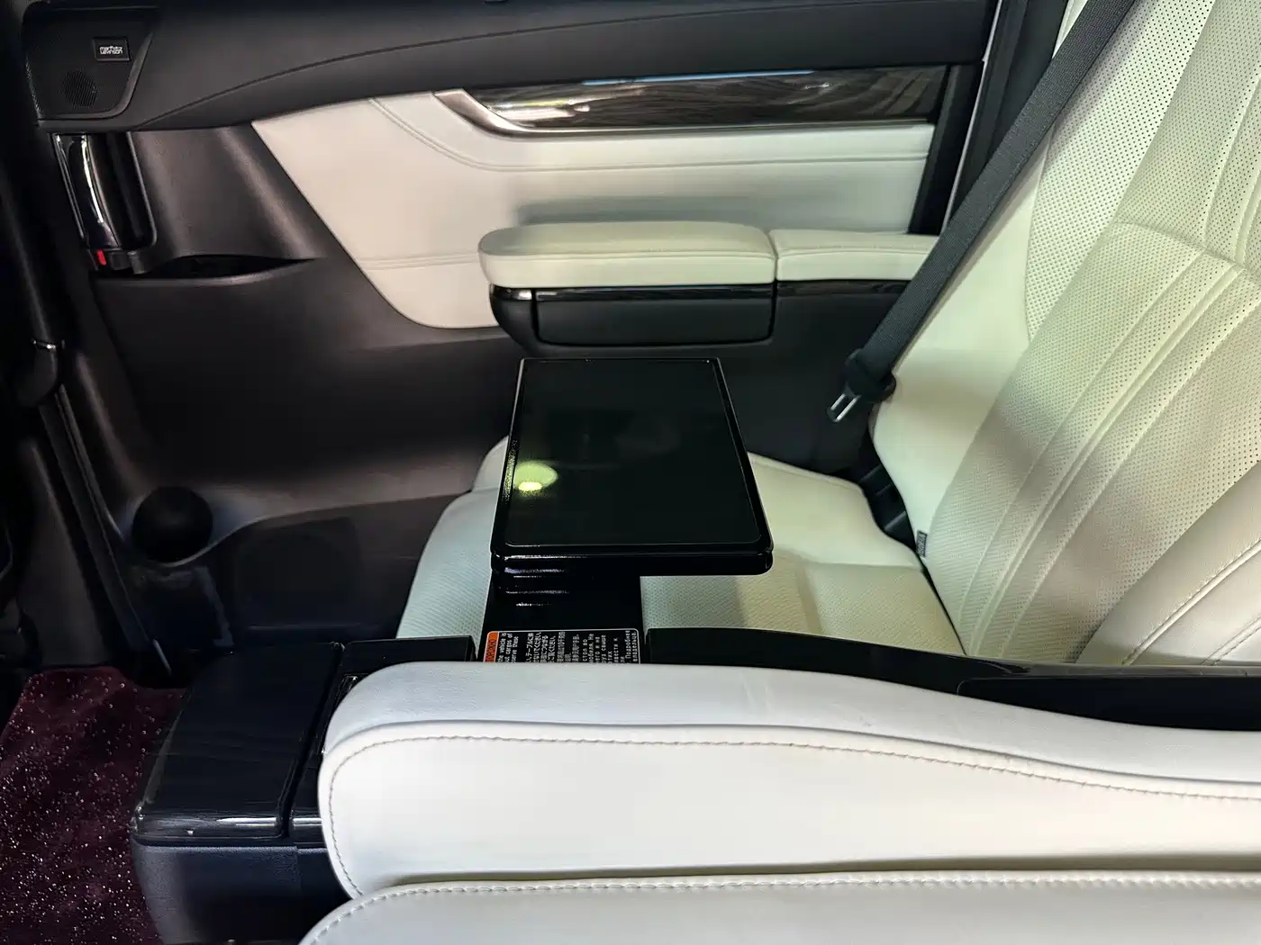 Lexus LM 2021 2020 300h Seven-Seater Elegance Edition