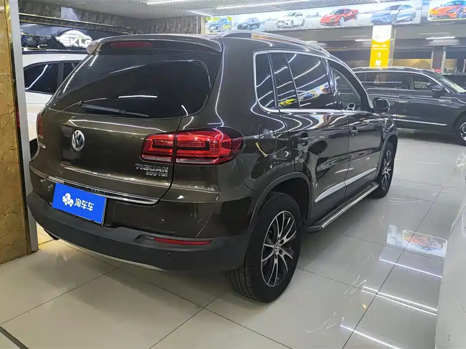 VOLKSWAGEN TIGUAN