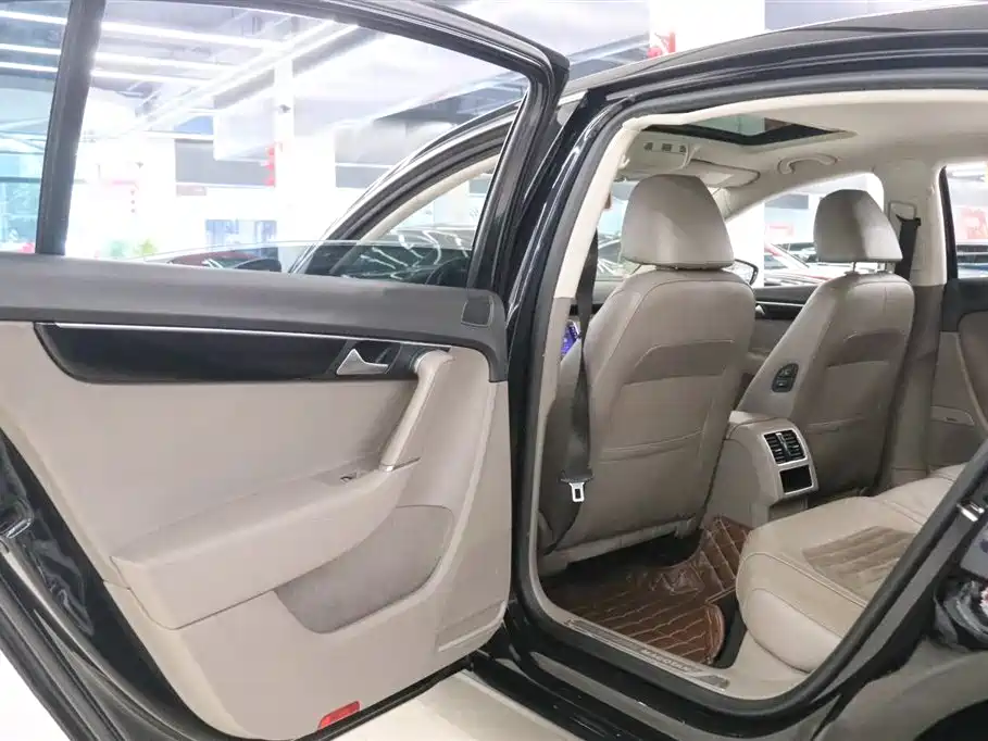 Volkswagen Magotan 2015 Facelift 1.8TSI Luxury фото 14