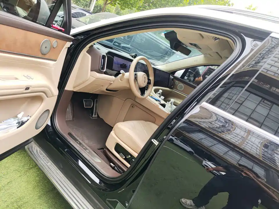AITO Wenjie AITO M9 2024 Range Extender Max Edition 42kWh 6-seater фото 5