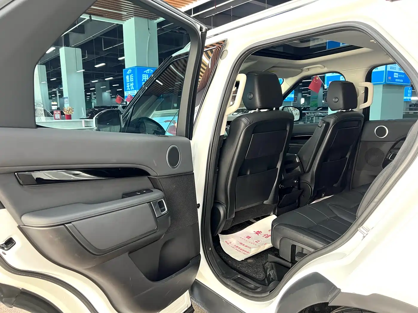 Land Rover Discovery 2019 3.0 SC V6 SE фото 10