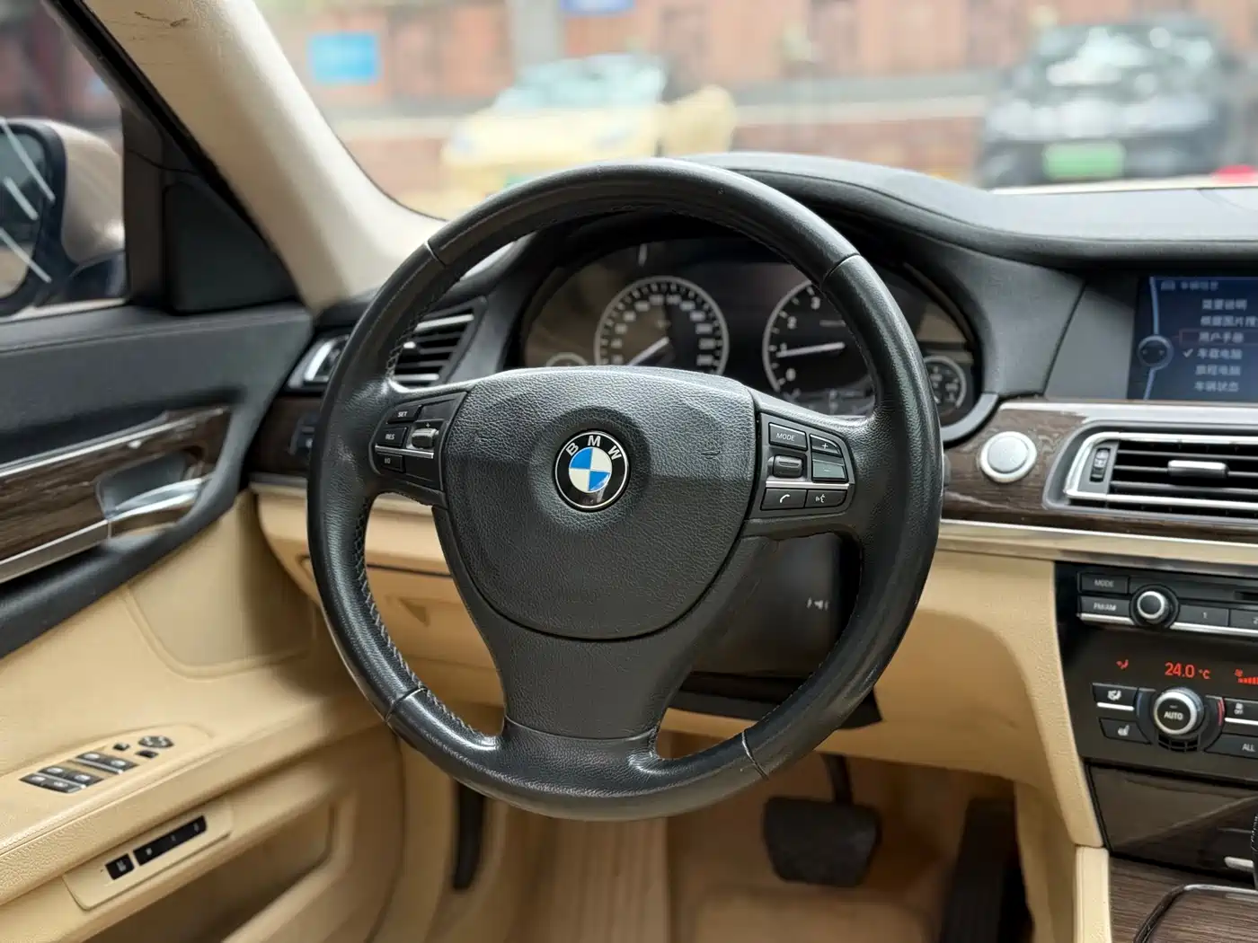 BMW 7 Series 2009 730Li Leading фото 17