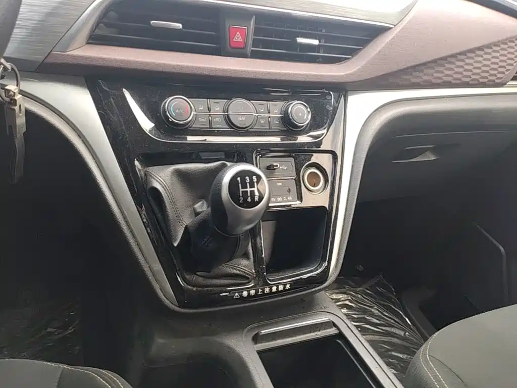 JAC Refine M3 2023 2022 1.5T 7-Seater Standard