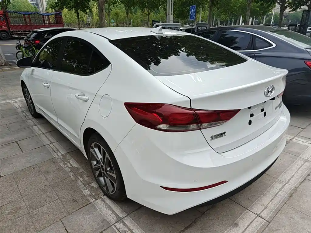 Hyundai Elantra 2016 Model 1.6L Automatic Smart Elite фото 5