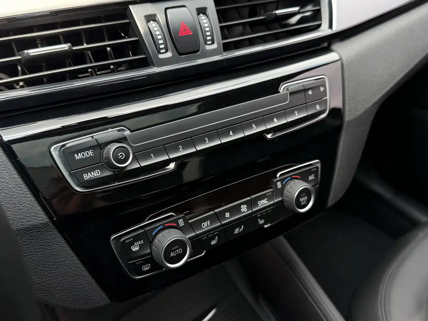 BMW X1 2016 sDrive18Li Premium Model фото 8