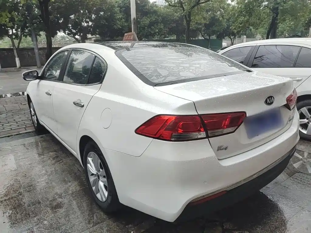Kia K4 2014 1.8L Automatic GLS фото 5