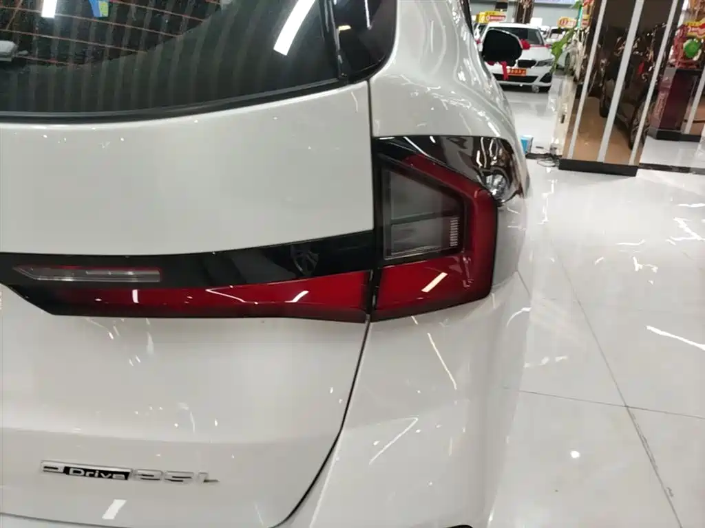 BMW iX1 2023 eDrive25L M Sport Package фото 8