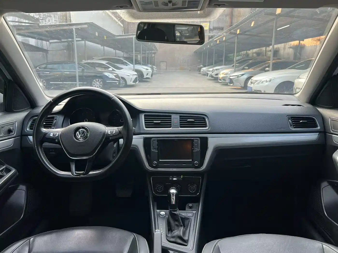 Volkswagen Lavida Tour 2017 180TSI DSG Comfort Edition фото 5