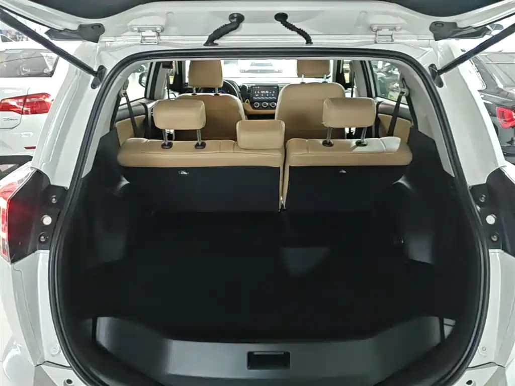 Toyota RAV4 Rongfang 2016 2.0L CVT 2WD Urban (China V) фото 19
