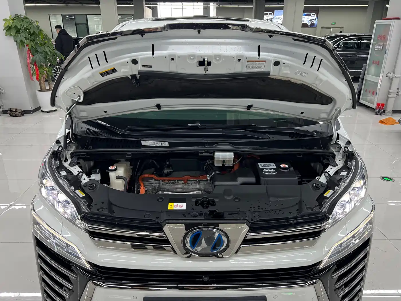 Toyota Vellfire 2021 Crown Hybrid 2.5L HV Luxury Edition фото 25