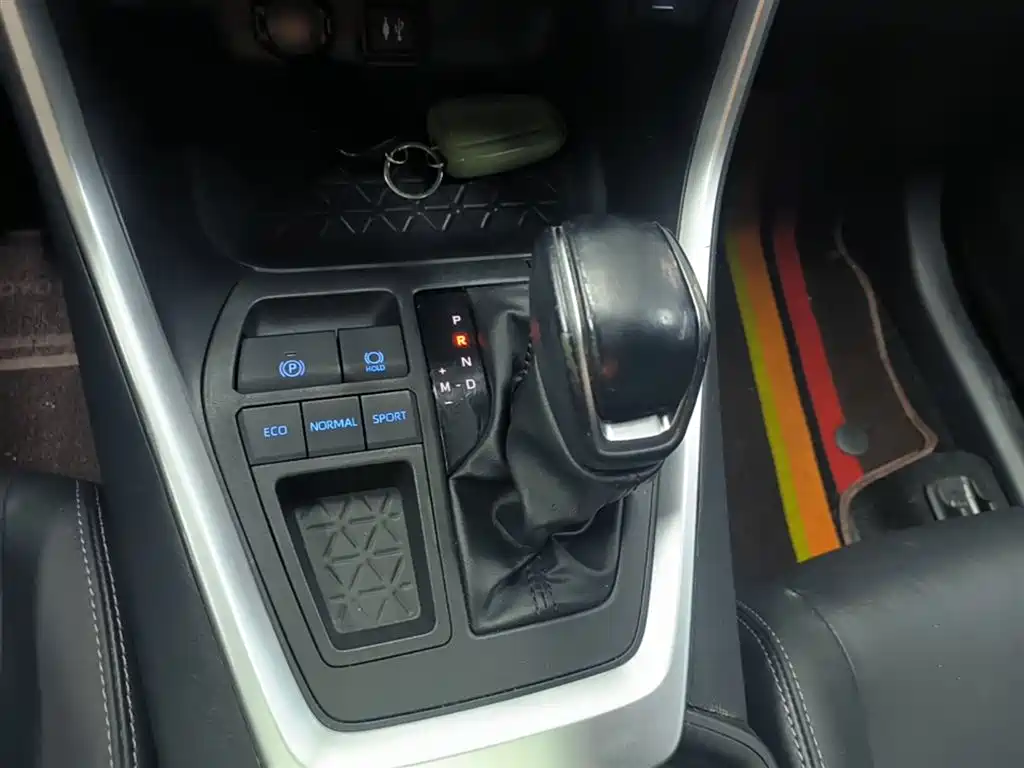 Toyota Wildlander 2022 2.0L CVT FWD Luxury PLUS Edition фото 14