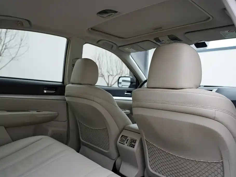 Subaru Legacy 2010 Model 2.0i Luxury фото 26