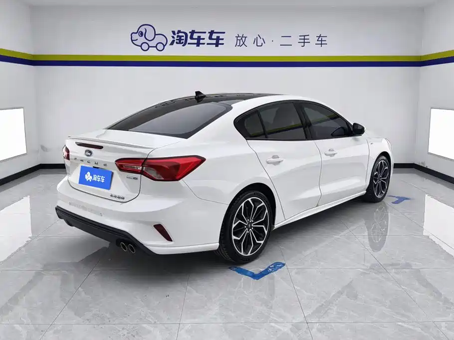Ford Focus 2022 2021 Sedan EcoBoost 180 Auto ST Line