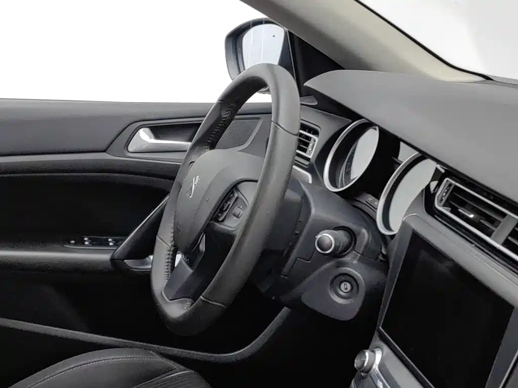صورة 22 - Peugeot 408