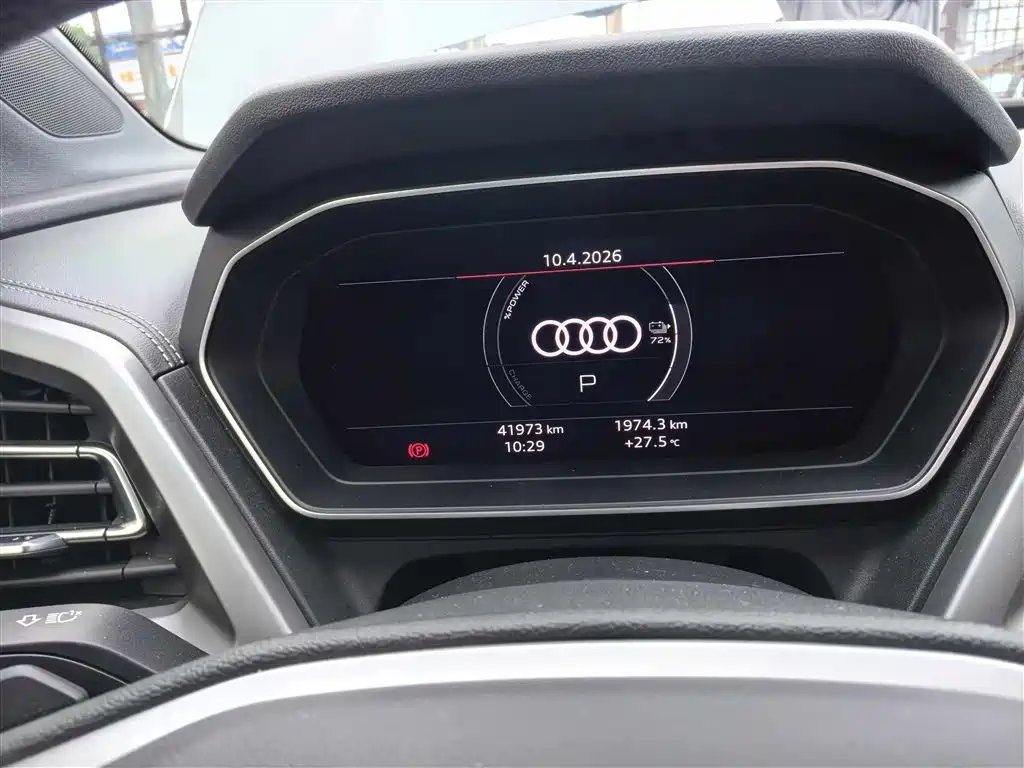 AUDI Q4 E TRON