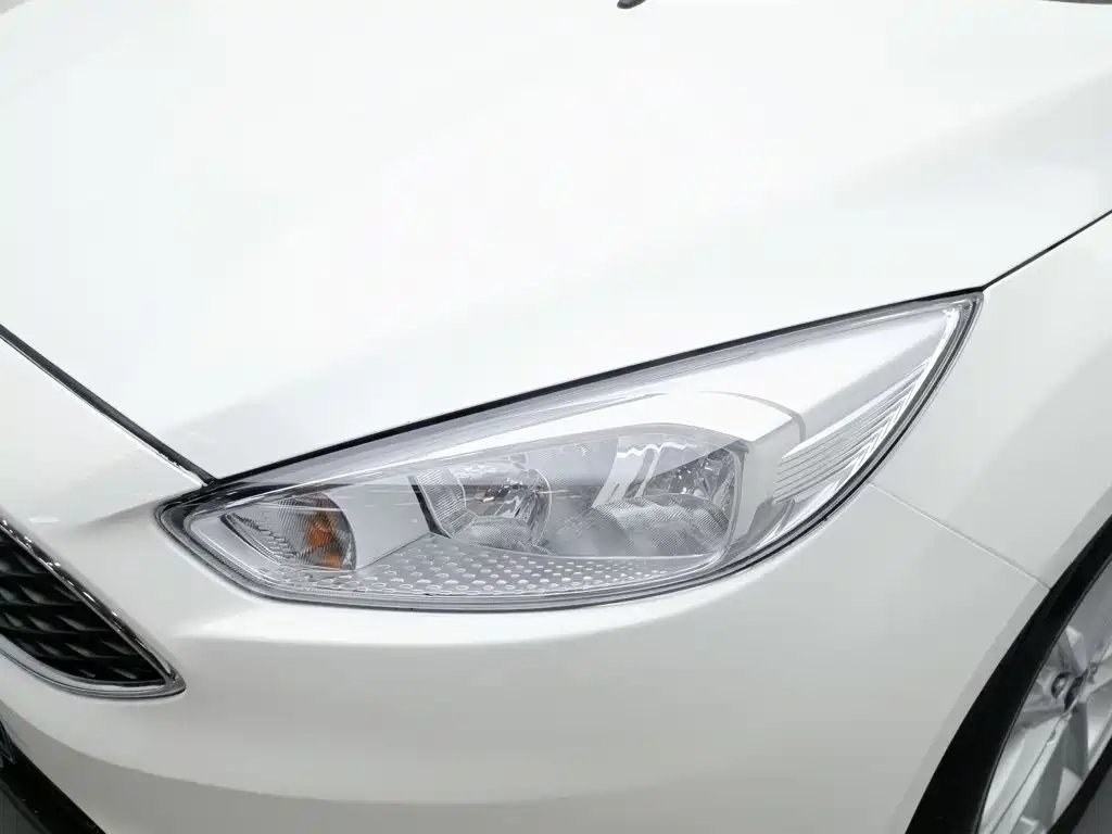 Фото 7 - Ford Focus