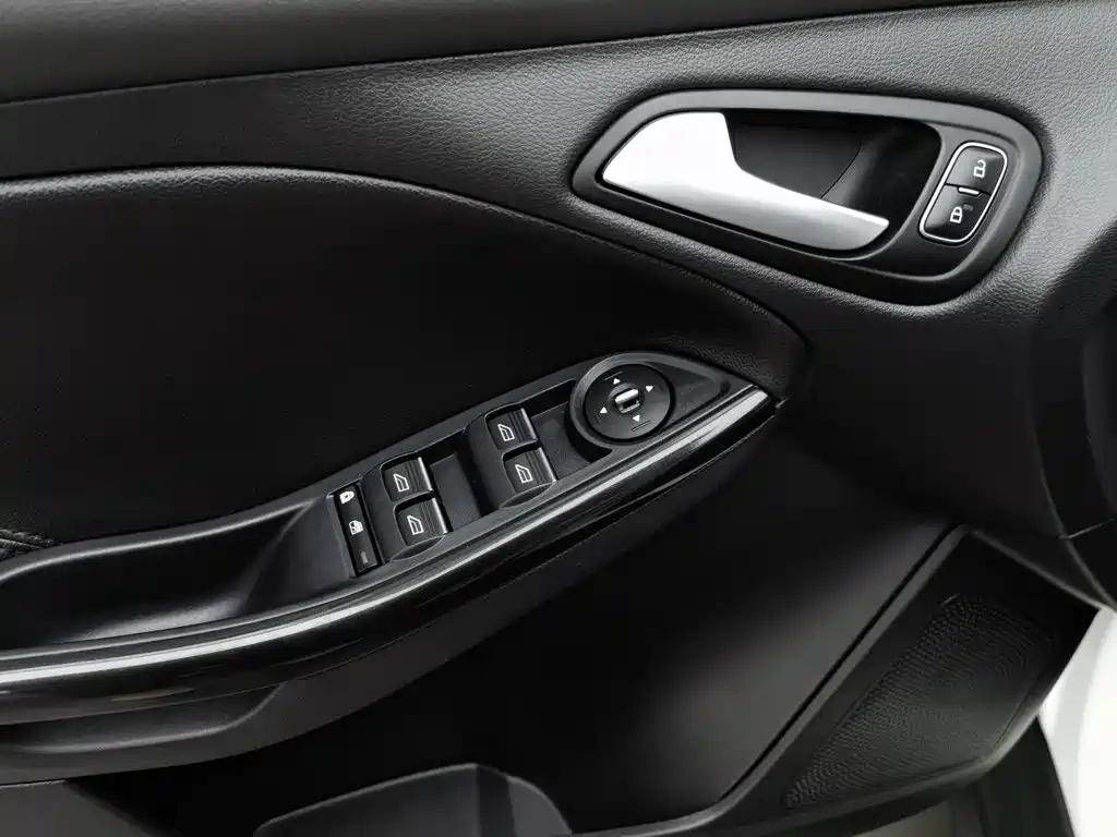 Фото 9 - Ford Focus