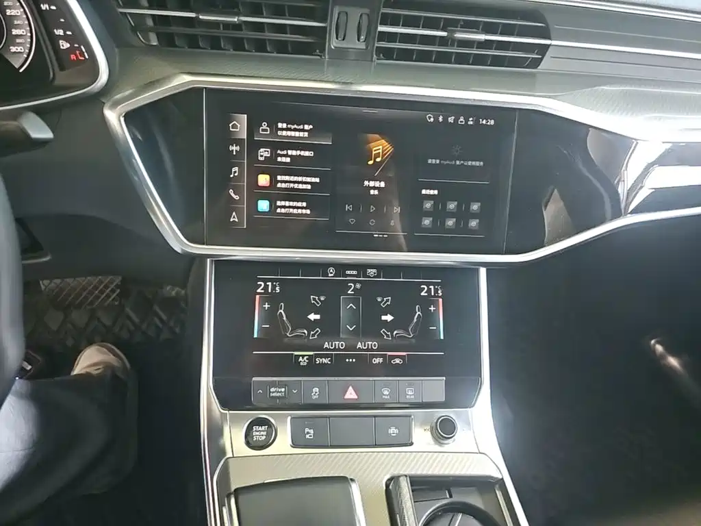 Фото 13 - Audi A6L