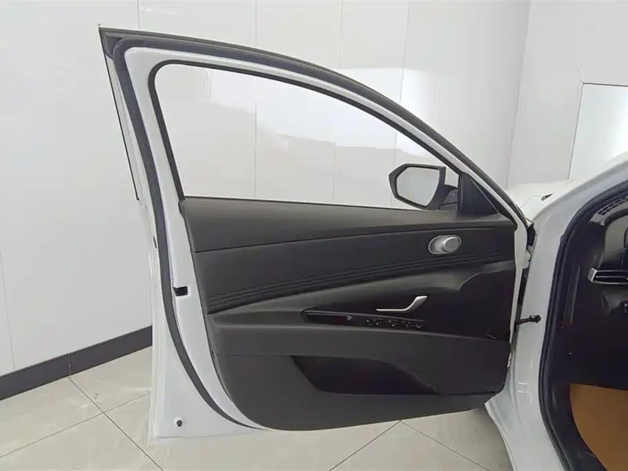 Hyundai Elantra 2021 1.5L CVT GLX Elite Edition фото 7