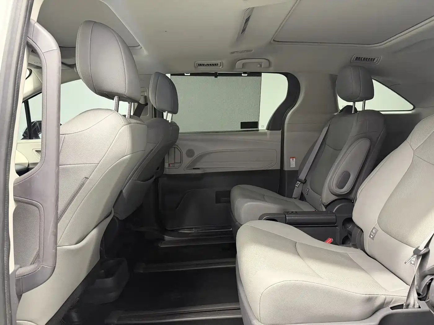 Toyota Granvia 2024 2.5L Hybrid Premium PLUS фото 6