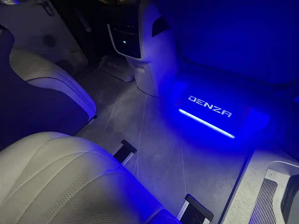 Denza D9 2022 DM-i 970 AWD Flagship фото 9