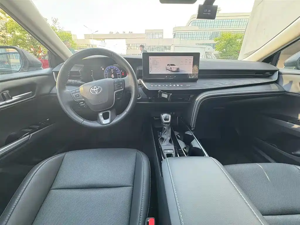 Toyota Camry 2024 2.0GVP Luxury Edition фото 5