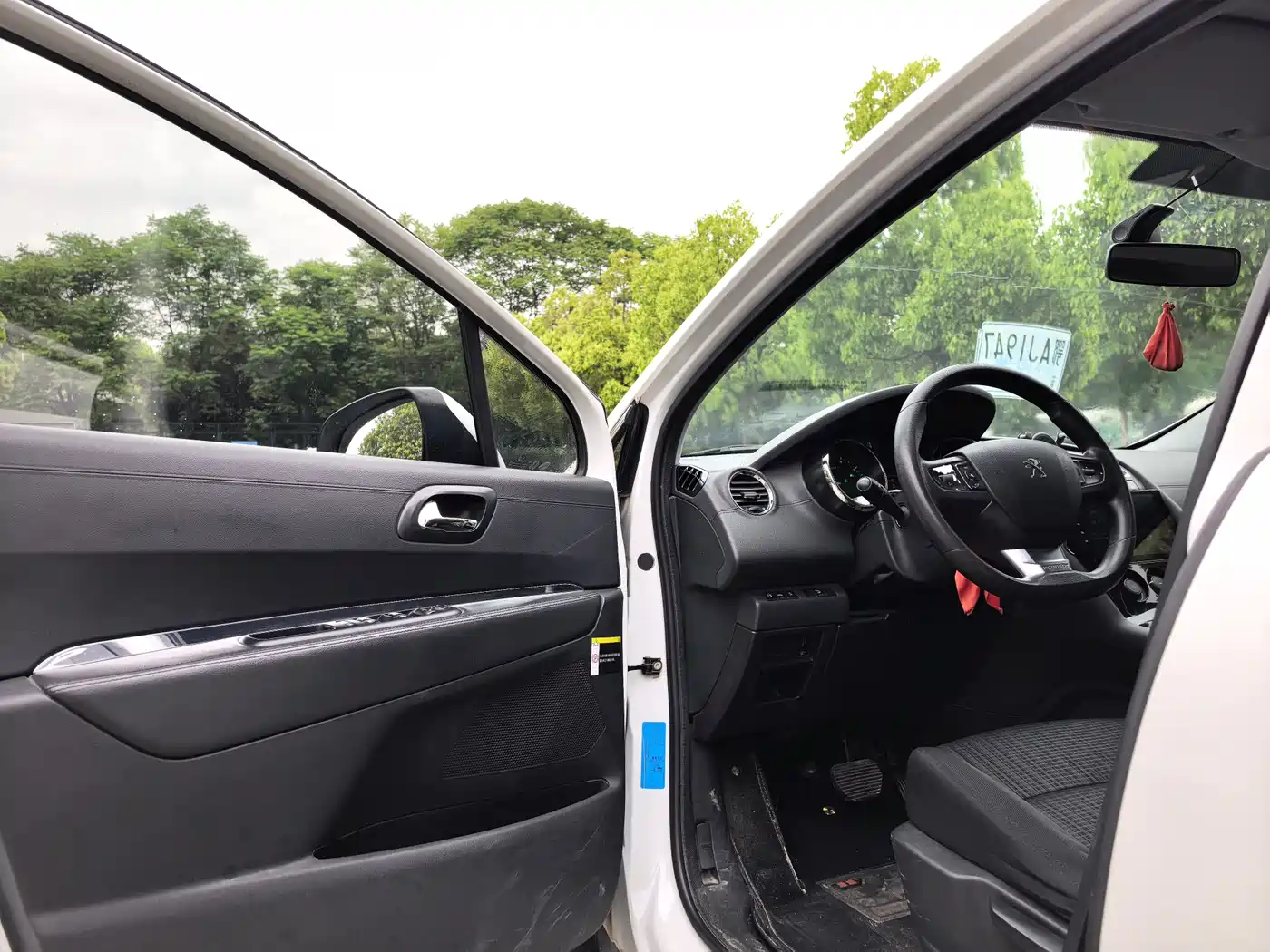 Peugeot 3008 2016 1.6THP Automatic Classic Edition фото 4