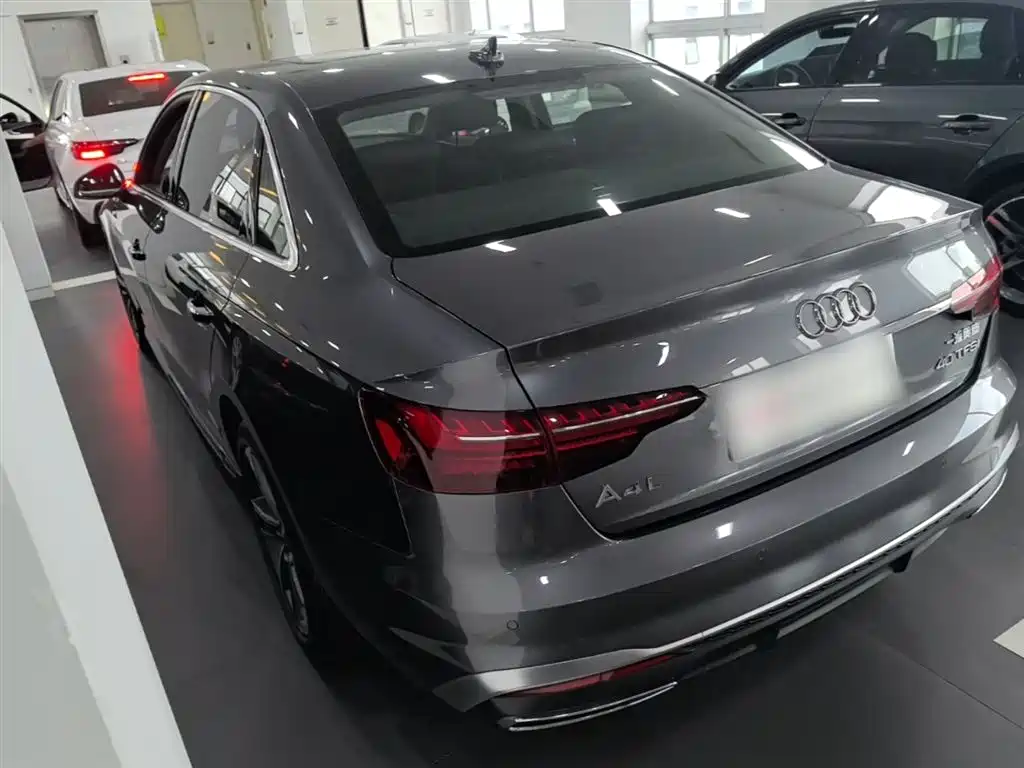 Audi A4L 2022 40 TFSI Fashion Dynamic фото 5