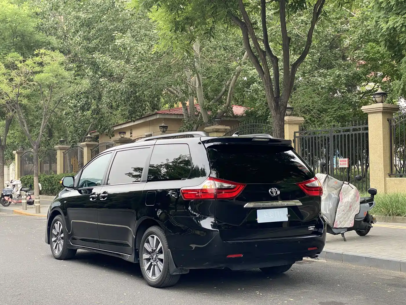 Toyota Sienna 2015 3.5L 4WD L фото 2