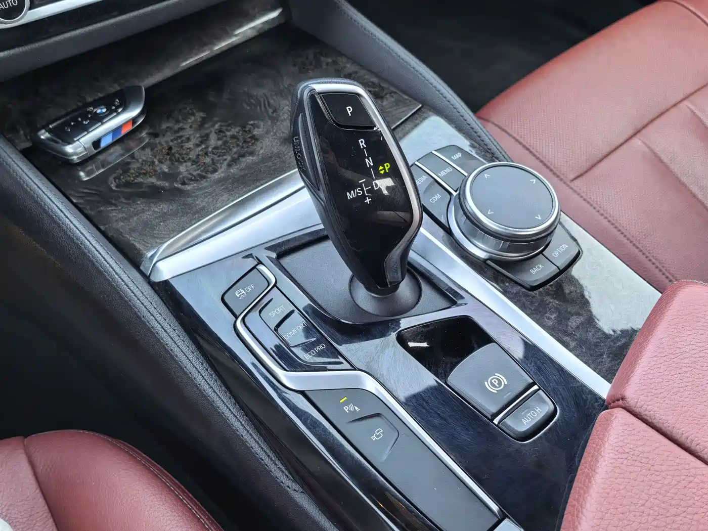 BMW 5 Series 2019 530Li Premium M Sport Package фото 14