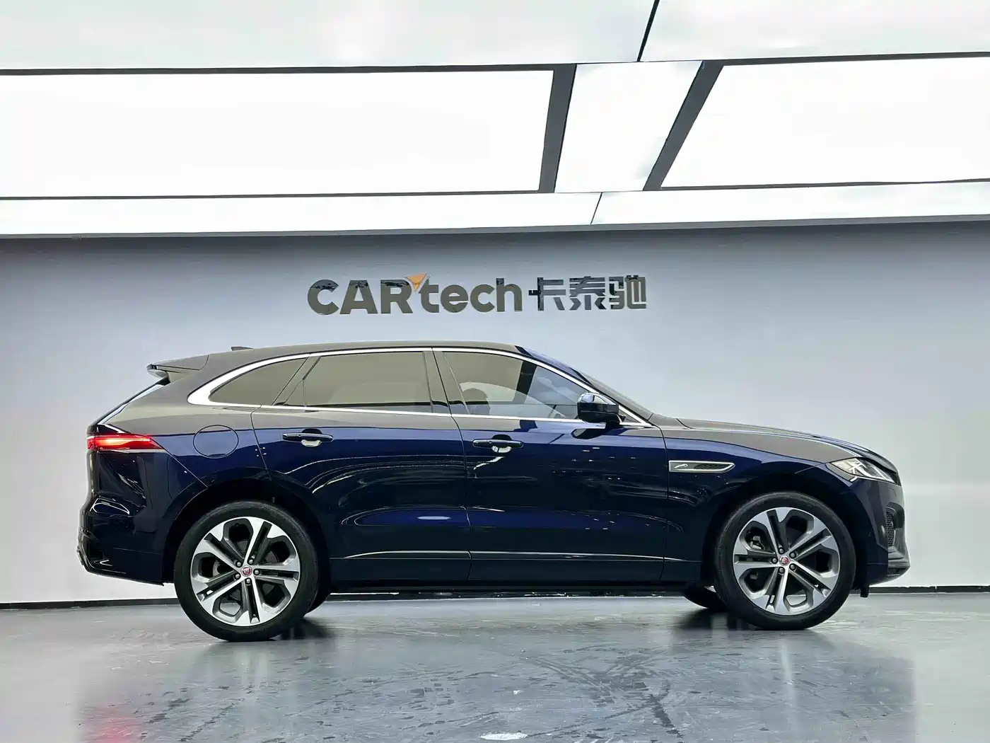 Jaguar F-PACE 2021 340PS R-Dynamic SE фото 2