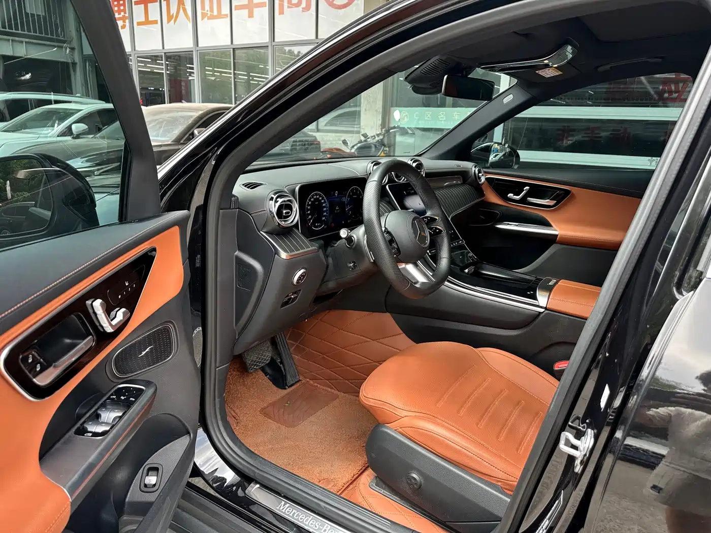 Mercedes-Benz GLC 2023 Facelift GLC 300 L 4MATIC Sport 5-Seater фото 4