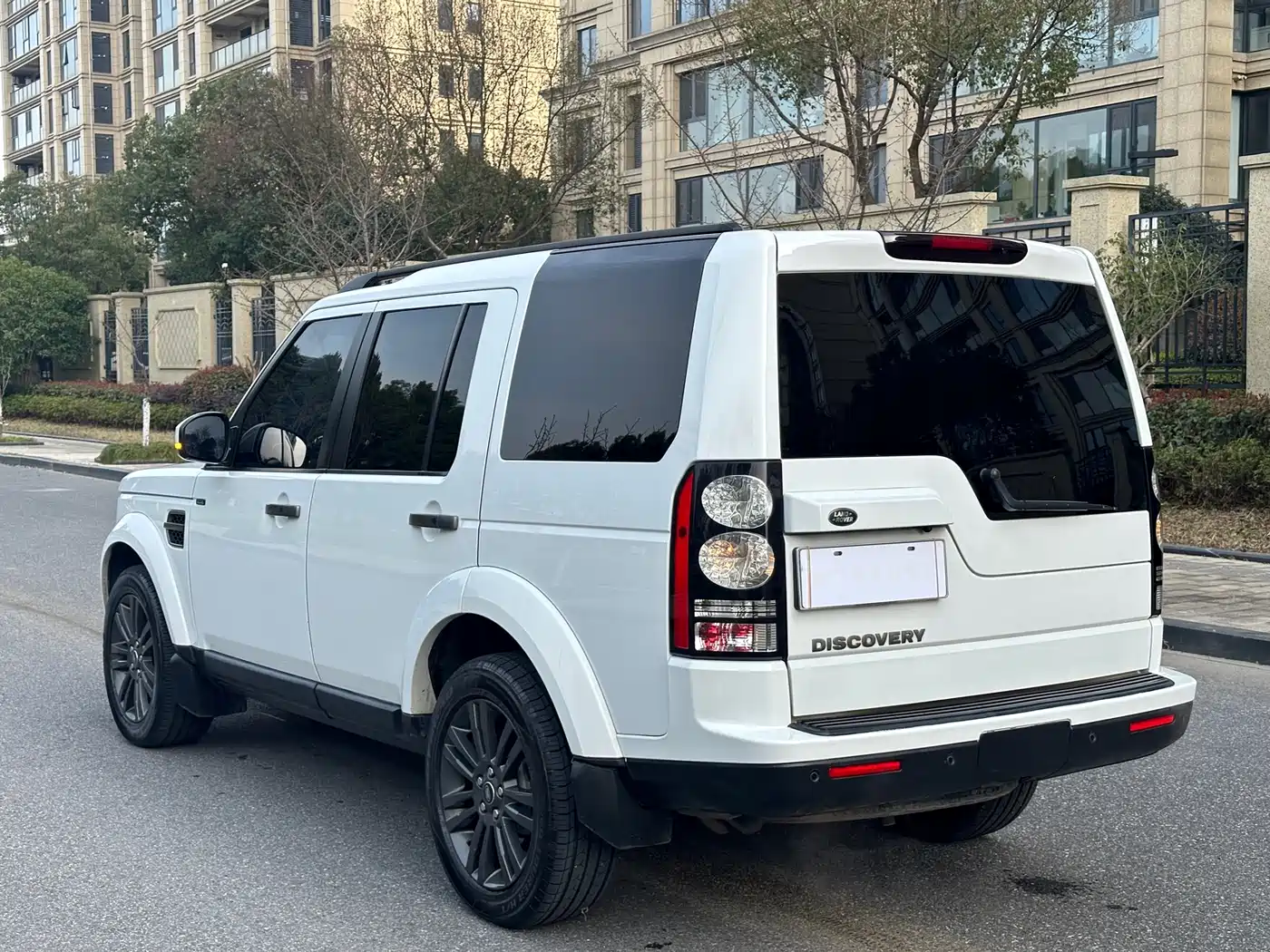Land Rover Discovery 2015 3.0 SC V6 SE фото 6