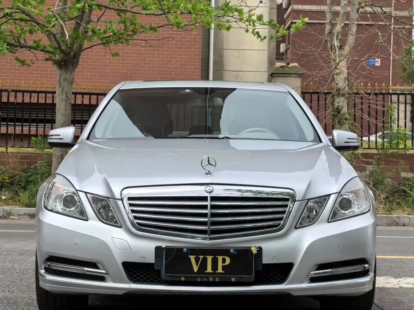 Mercedes-Benz E-Class 2013 Model E 260 L CGI Fashion фото 2