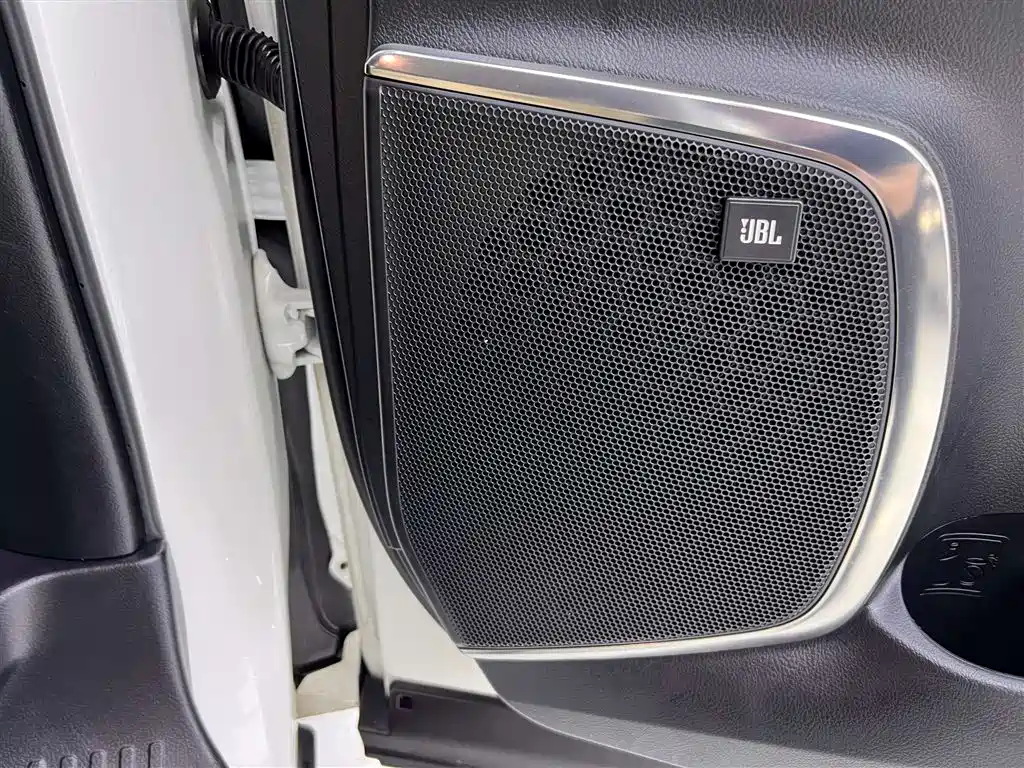 Toyota Alphard 2019 Hybrid 2.5L Luxury фото 26