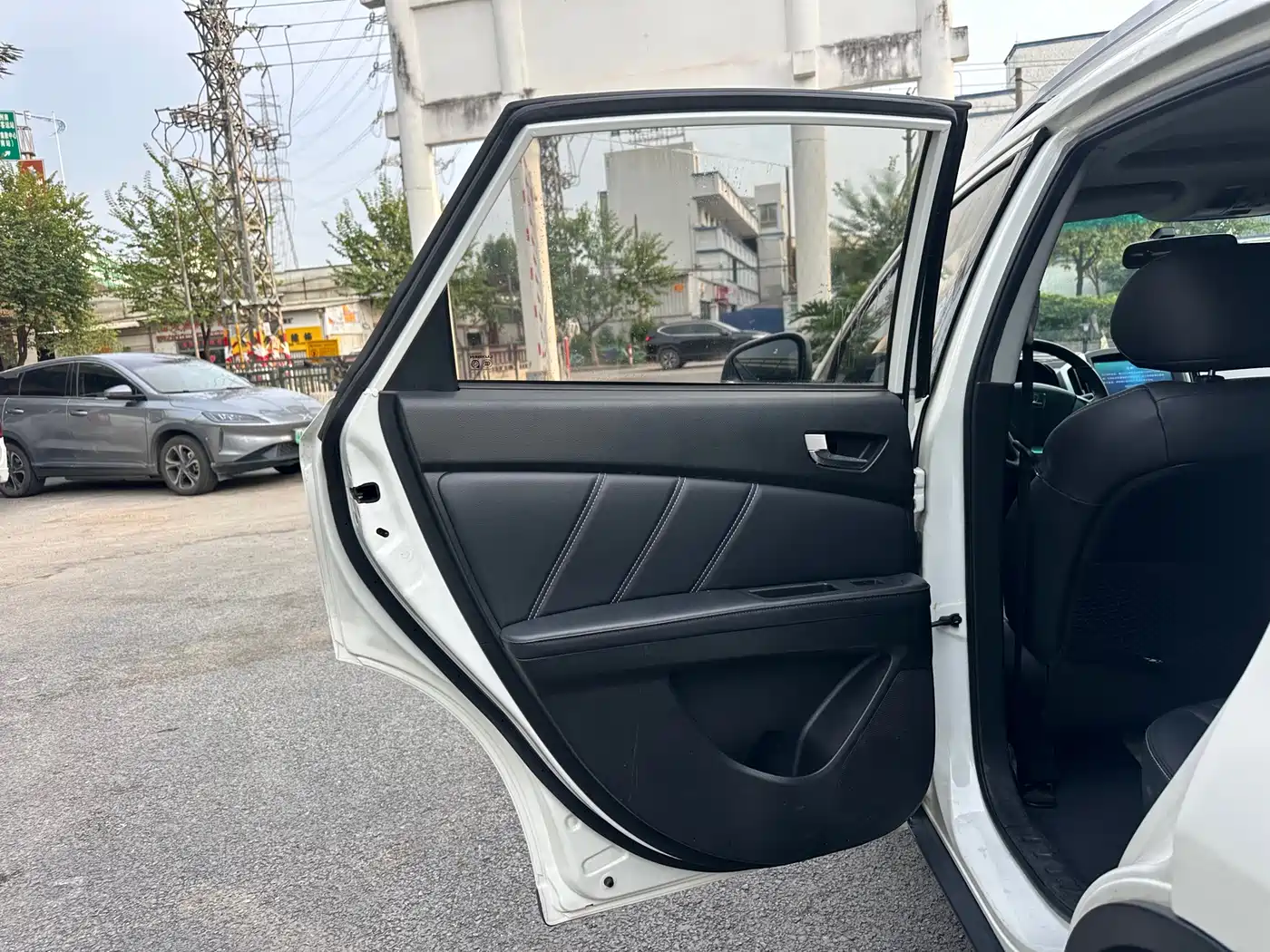 Luxgen U6 SUV 2015 2015 1.8T Fashion Edition