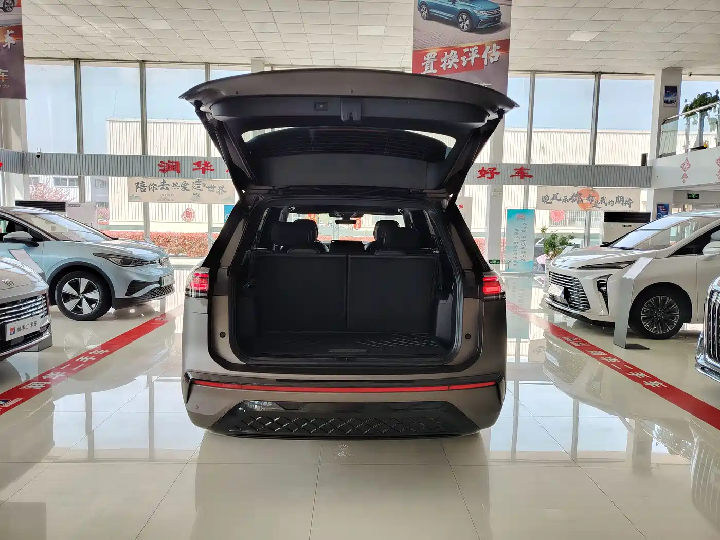 Volkswagen Teramont 2025 Teramont Pro 450TSI 4WD Summit Edition фото 15