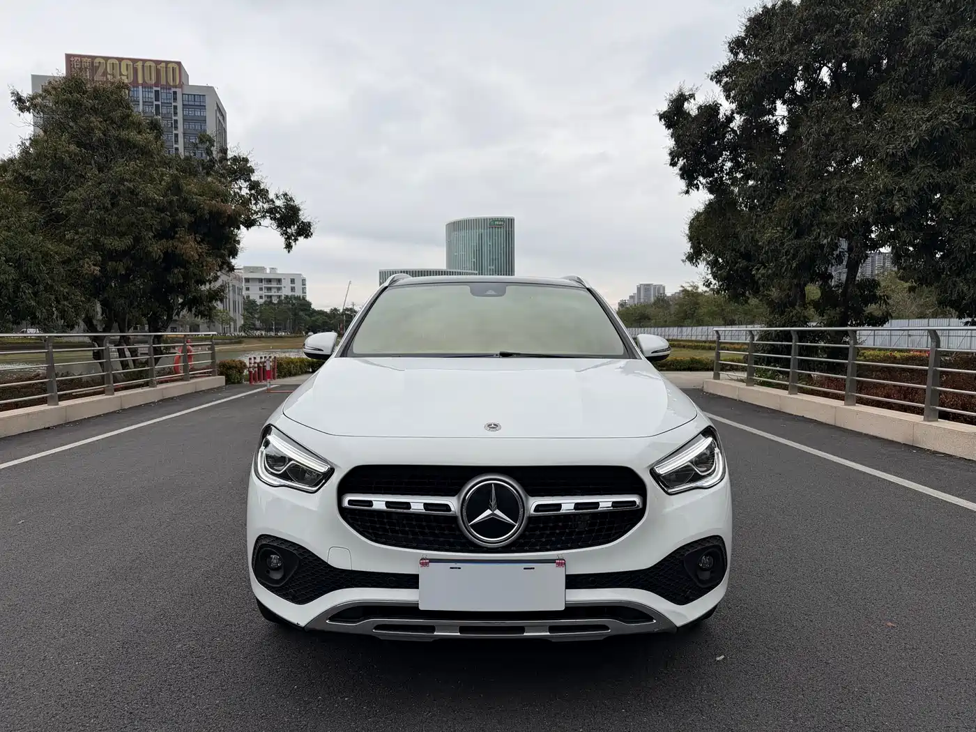 MERCEDES-BENZ GLA
